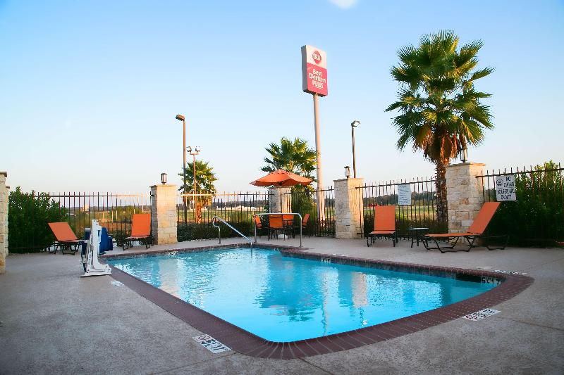 Best Western Plus Williston Hotel & Suites image