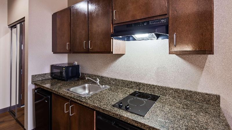 Best Western Plus Williston Hotel & Suites image