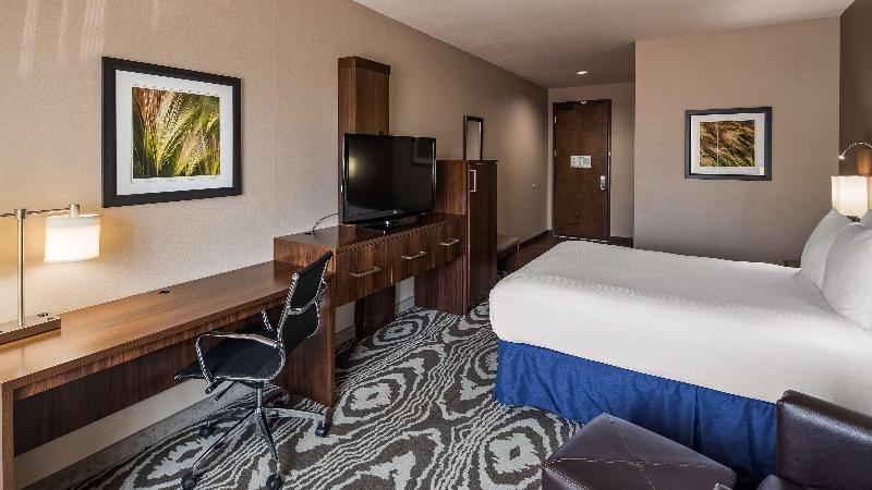 Best Western Plus Williston Hotel & Suites image