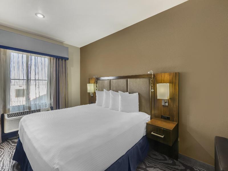 Best Western Plus Williston Hotel & Suites image
