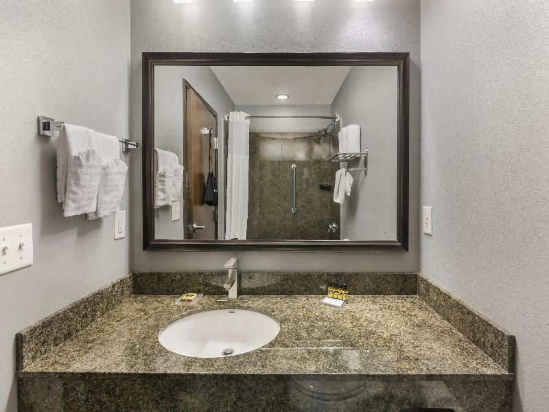 Best Western Plus Williston Hotel & Suites image