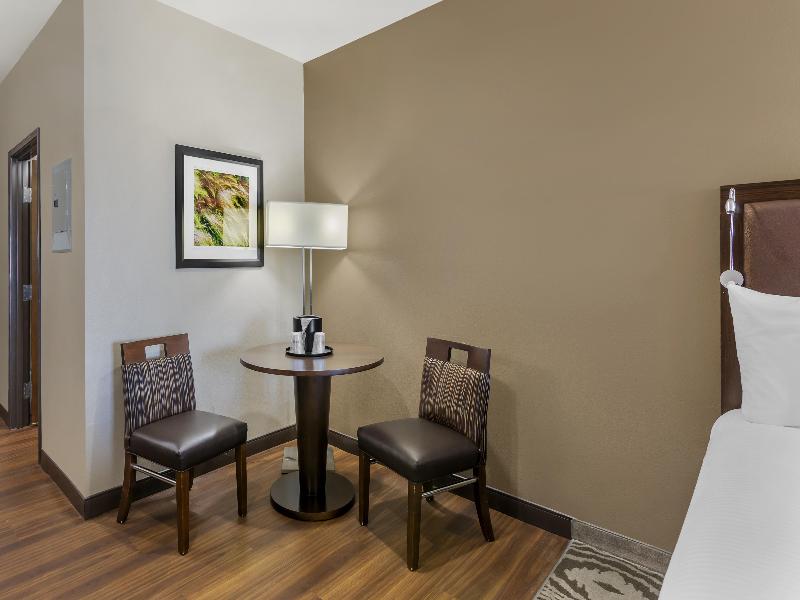 Best Western Plus Williston Hotel & Suites image