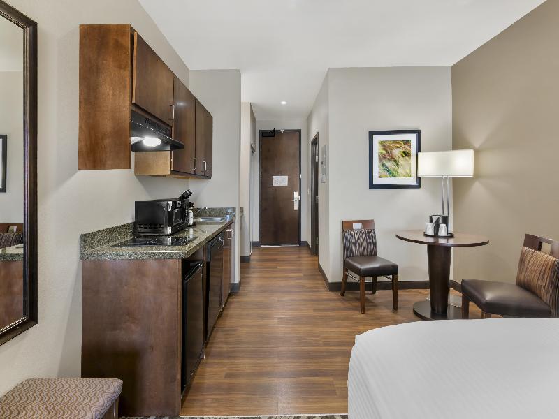 Best Western Plus Williston Hotel & Suites image