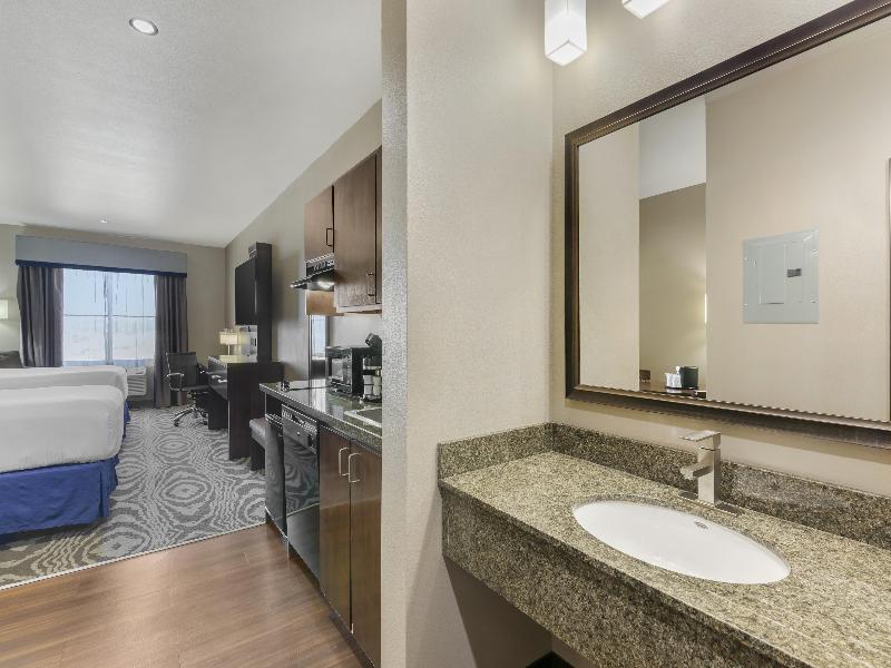 Best Western Plus Williston Hotel & Suites image
