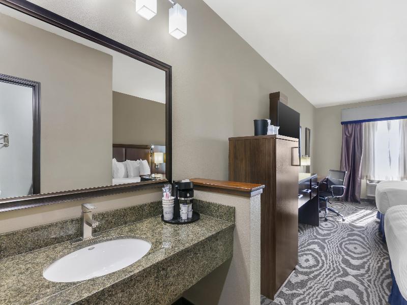 Best Western Plus Williston Hotel & Suites image