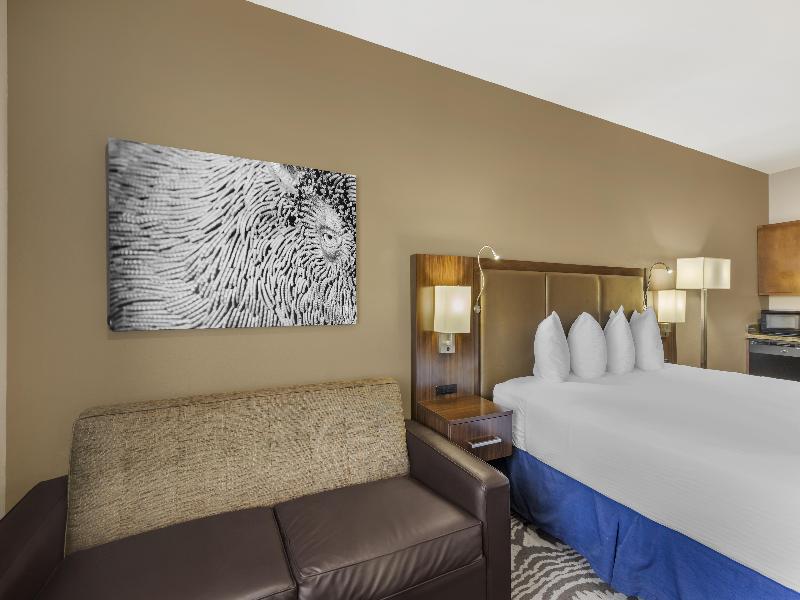 Best Western Plus Williston Hotel & Suites image