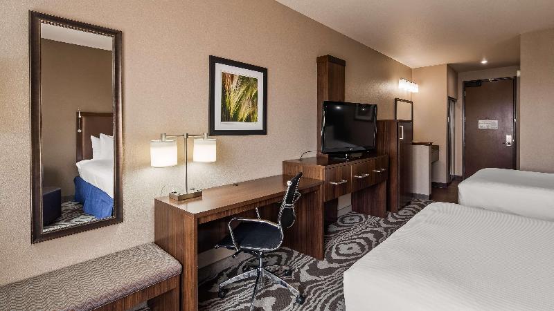 Best Western Plus Williston Hotel & Suites image