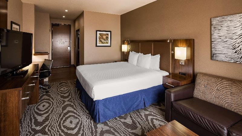 Best Western Plus Williston Hotel & Suites image