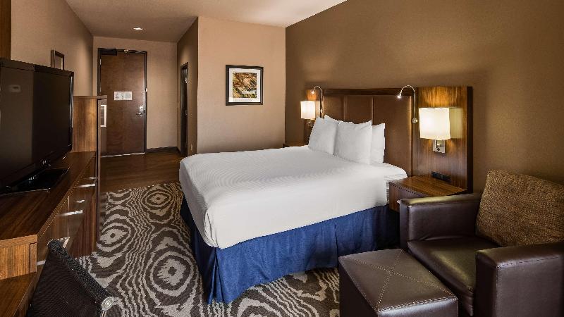 Best Western Plus Williston Hotel & Suites image