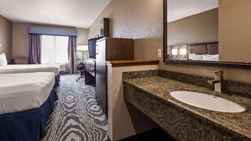 Best Western Plus Williston Hotel & Suites image