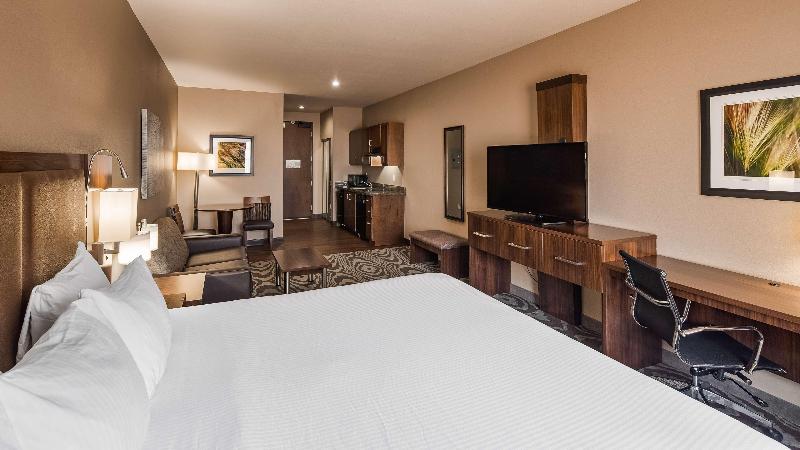 Best Western Plus Williston Hotel & Suites image