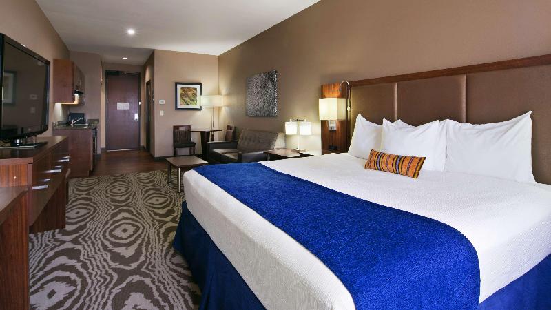 Best Western Plus Williston Hotel & Suites image