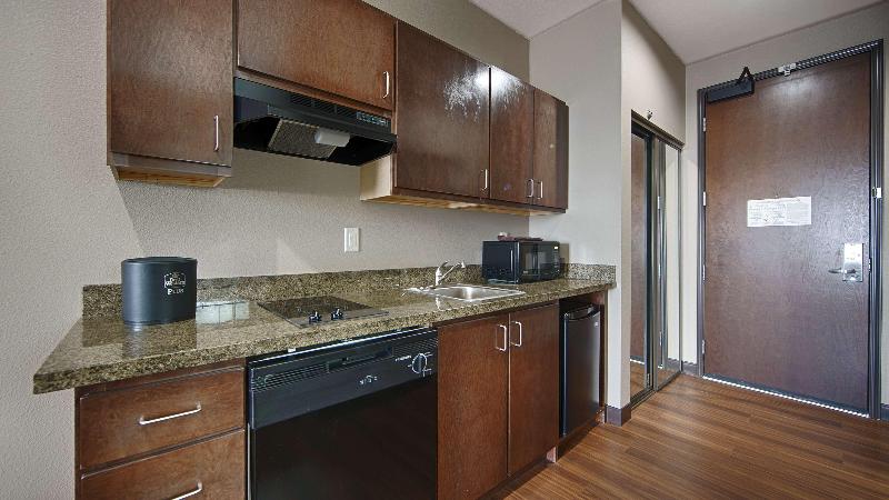 Best Western Plus Williston Hotel & Suites image