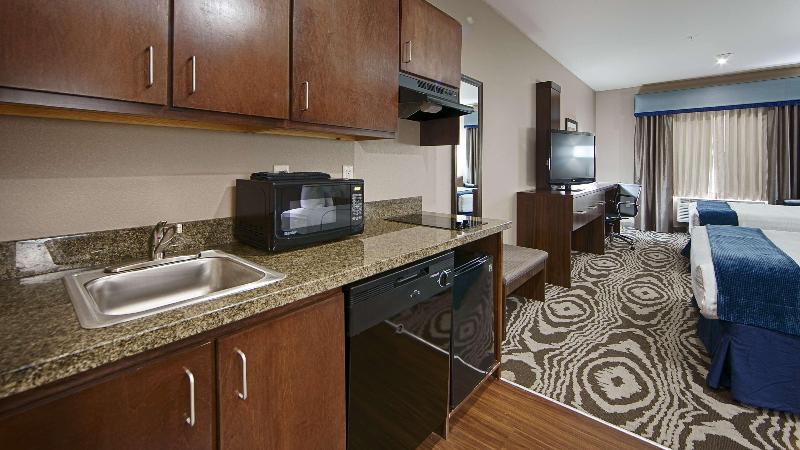 Best Western Plus Williston Hotel & Suites image