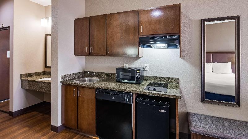 Best Western Plus Williston Hotel & Suites image