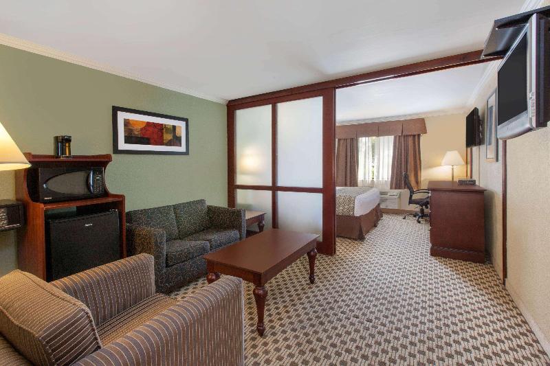 Baymont by Wyndham Pompton Plains/Wayne image