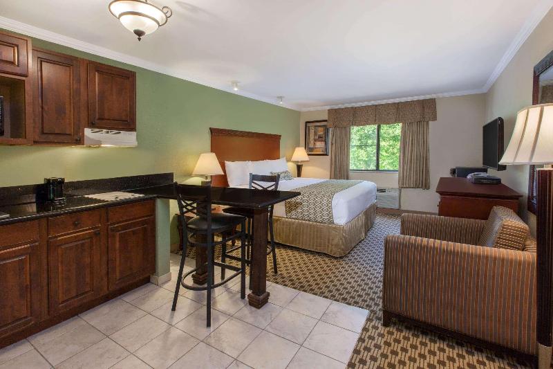 Baymont by Wyndham Pompton Plains/Wayne image