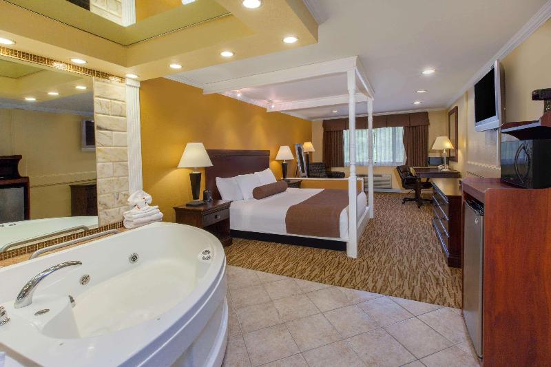 Baymont by Wyndham Pompton Plains/Wayne image