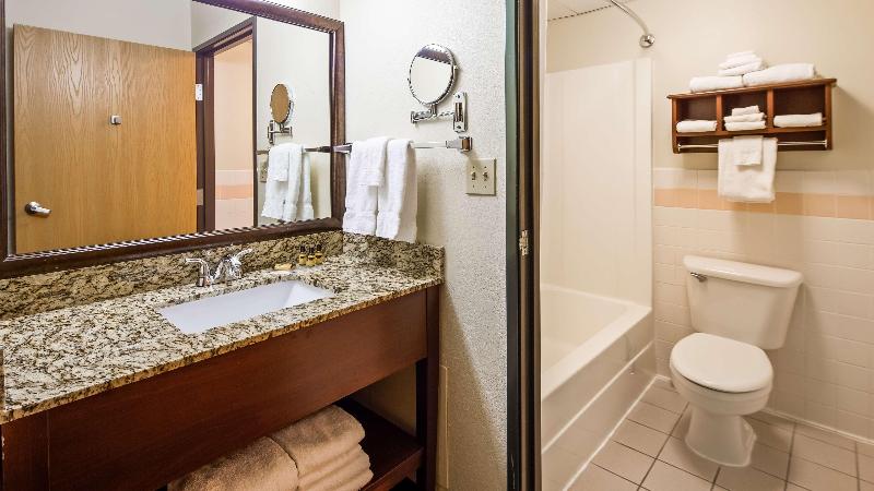 Best Western Plus Sidney Lodge image
