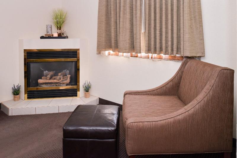 Best Western Plus Sidney Lodge image