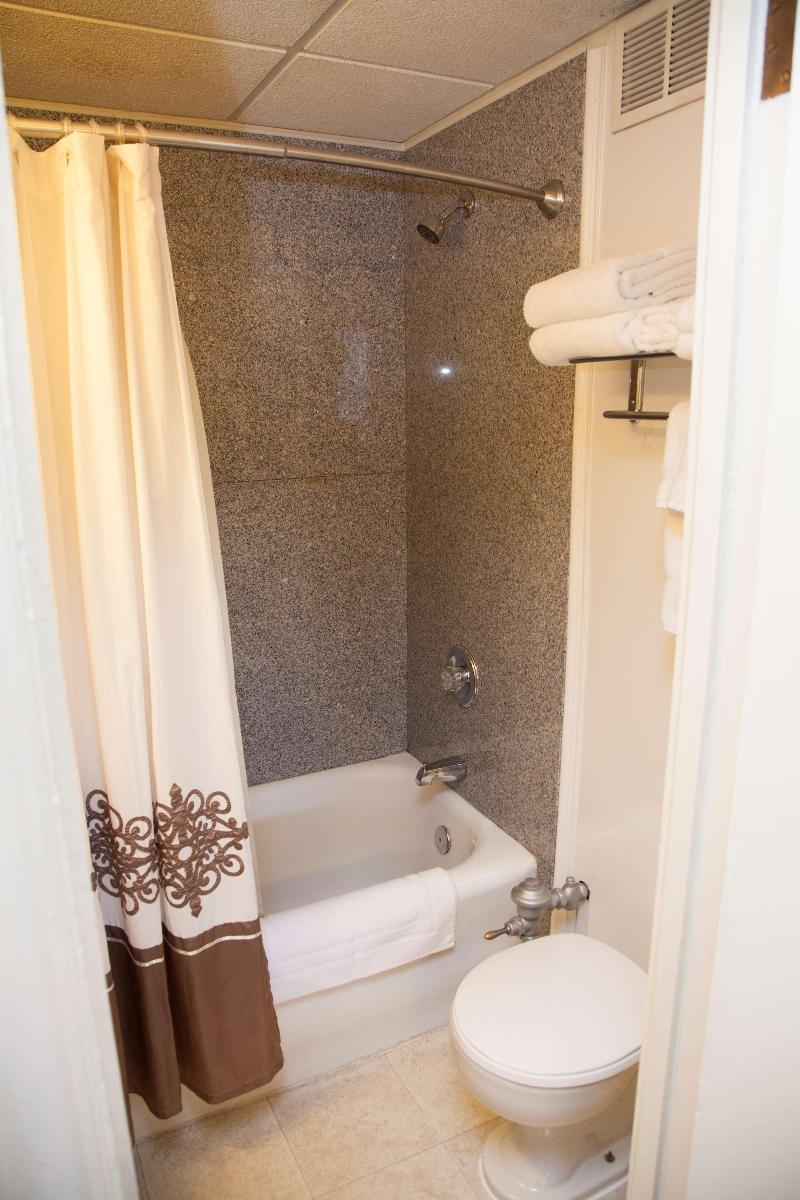 Best Western Plus Sidney Lodge image