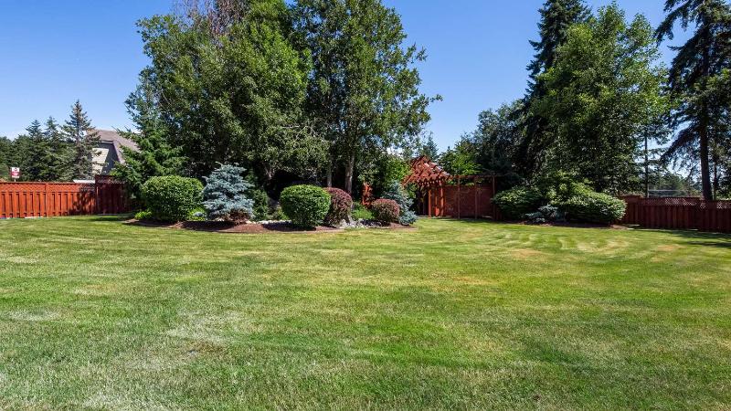Best Western Plus Oak Harbor Hotel & Conference Ce image