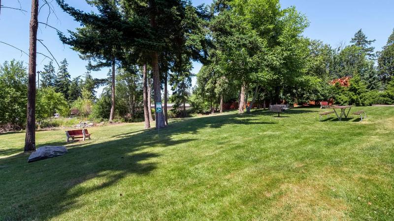 Best Western Plus Oak Harbor Hotel & Conference Ce image