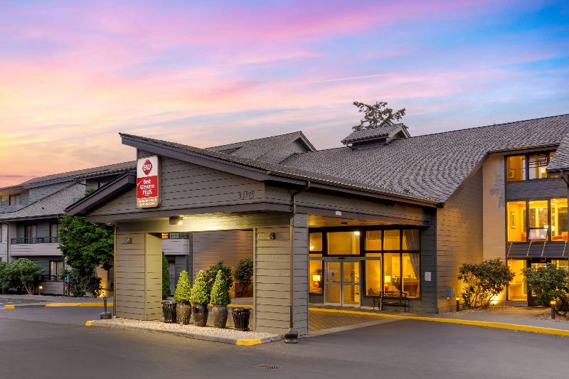Best Western Plus Oak Harbor Hotel & Conference Ce image