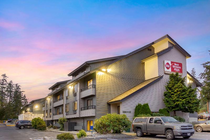 Best Western Plus Oak Harbor Hotel & Conference Ce image