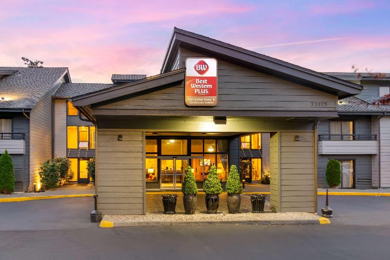 Best Western Plus Oak Harbor Hotel & Conference Ce image