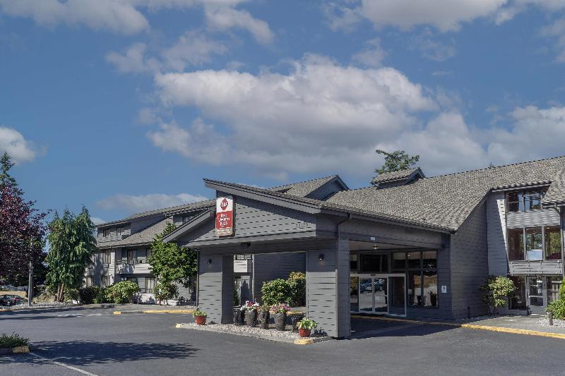 Best Western Plus Oak Harbor Hotel & Conference Ce image