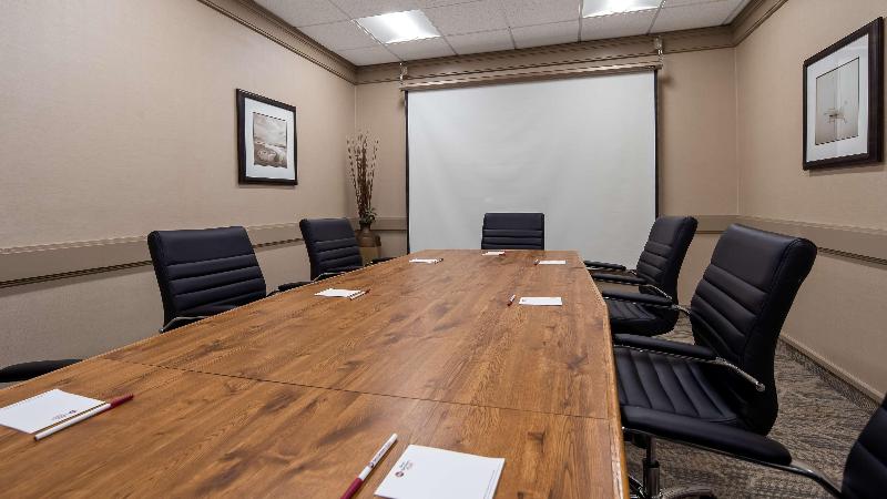 Best Western Plus Oak Harbor Hotel & Conference Ce image