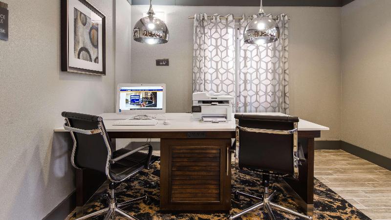 Best Western Plus Oak Harbor Hotel & Conference Ce image