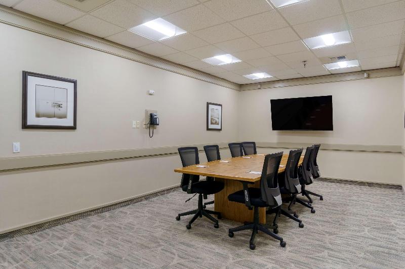 Best Western Plus Oak Harbor Hotel & Conference Ce image