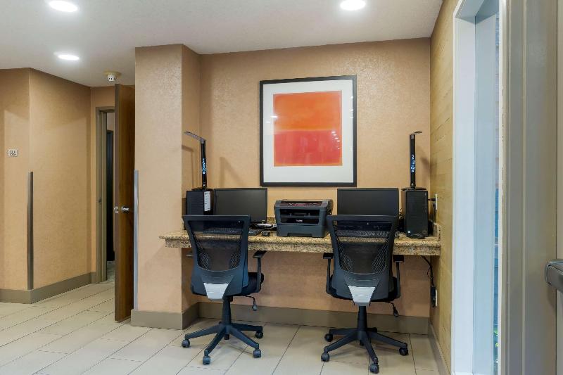 Best Western Plus Oak Harbor Hotel & Conference Ce image