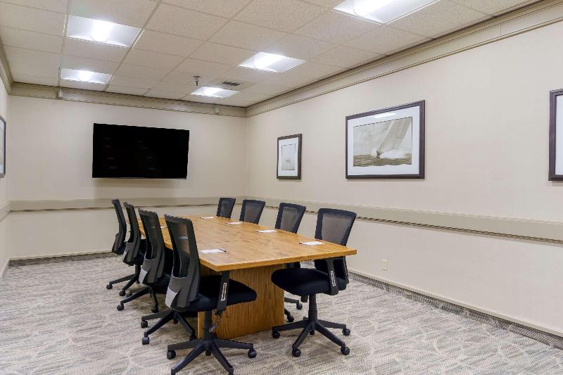 Best Western Plus Oak Harbor Hotel & Conference Ce image