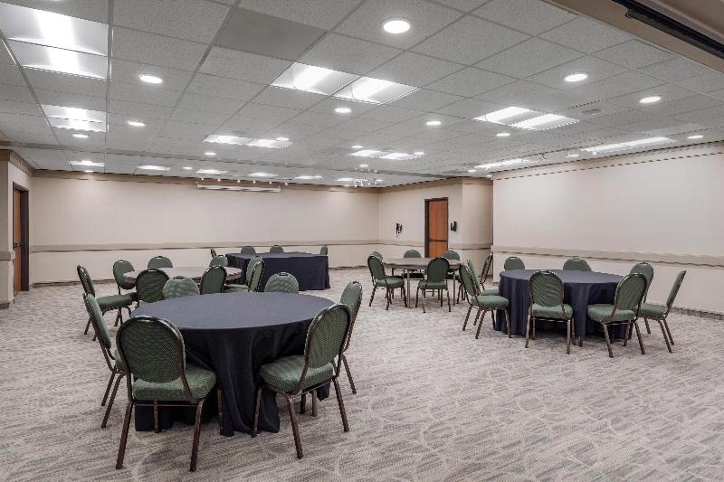 Best Western Plus Oak Harbor Hotel & Conference Ce image