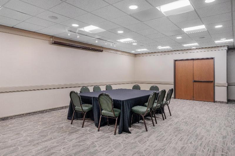 Best Western Plus Oak Harbor Hotel & Conference Ce image