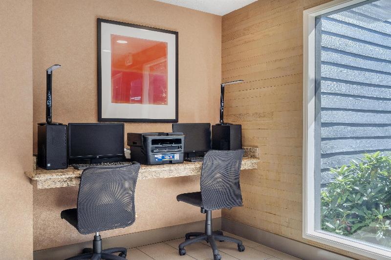 Best Western Plus Oak Harbor Hotel & Conference Ce image