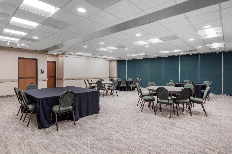 Best Western Plus Oak Harbor Hotel & Conference Ce image