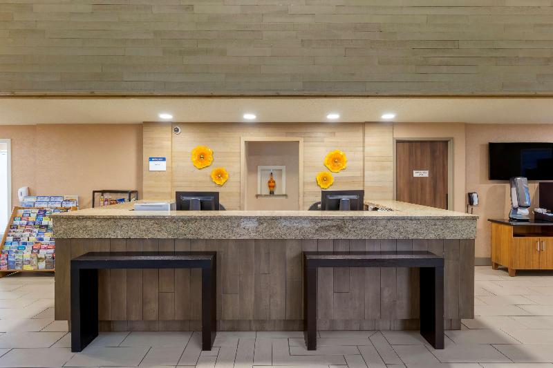 Best Western Plus Oak Harbor Hotel & Conference Ce image
