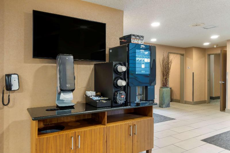 Best Western Plus Oak Harbor Hotel & Conference Ce image