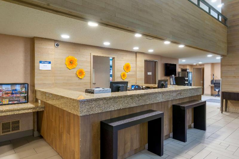 Best Western Plus Oak Harbor Hotel & Conference Ce image