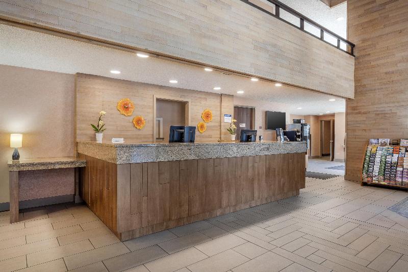 Best Western Plus Oak Harbor Hotel & Conference Ce image