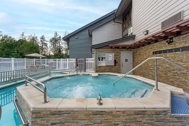 Best Western Plus Oak Harbor Hotel & Conference Ce image