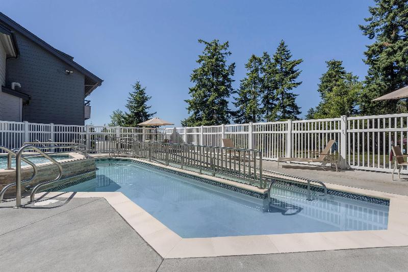 Best Western Plus Oak Harbor Hotel & Conference Ce image