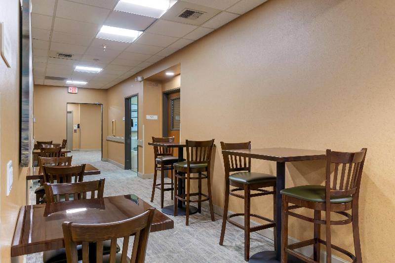 Best Western Plus Oak Harbor Hotel & Conference Ce image