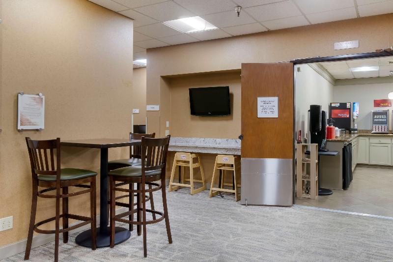 Best Western Plus Oak Harbor Hotel & Conference Ce image