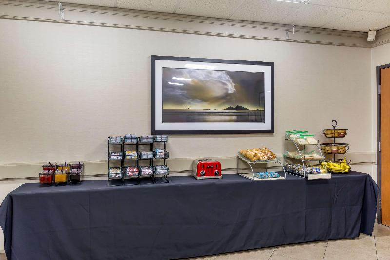 Best Western Plus Oak Harbor Hotel & Conference Ce image