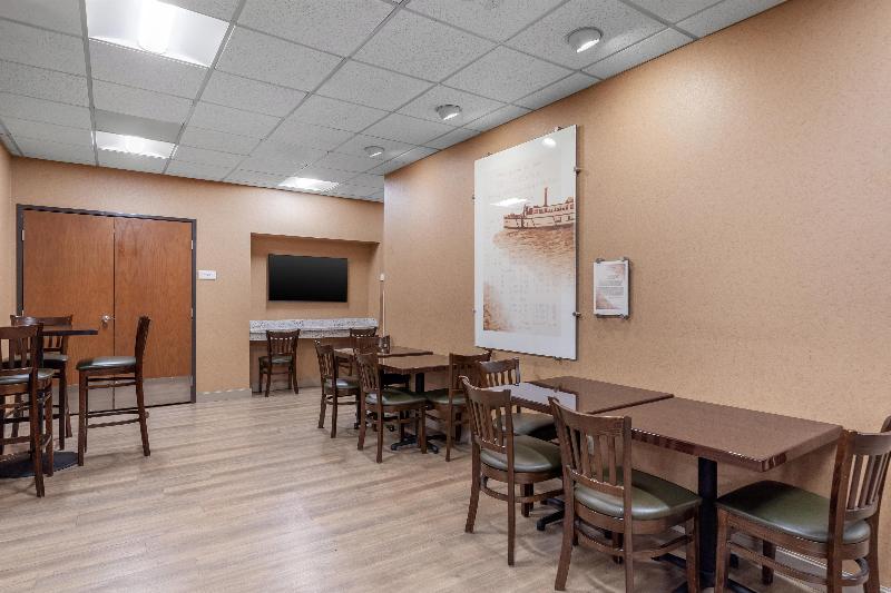 Best Western Plus Oak Harbor Hotel & Conference Ce image
